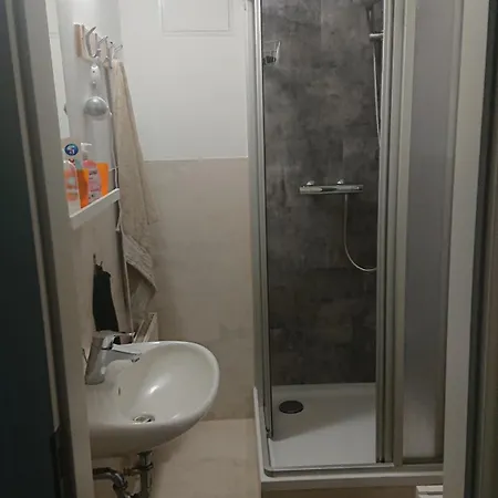 公寓 Gaestezimmer Hot 2 Betten *