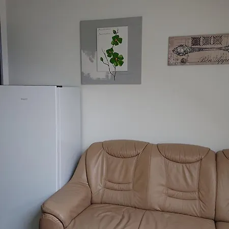 Gaestezimmer Hot 2 Betten 海恩斯坦恩斯特塔尔