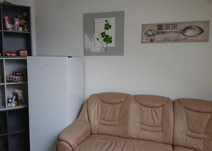 Gaestezimmer Hot 2 Betten 海恩斯坦恩斯特塔尔